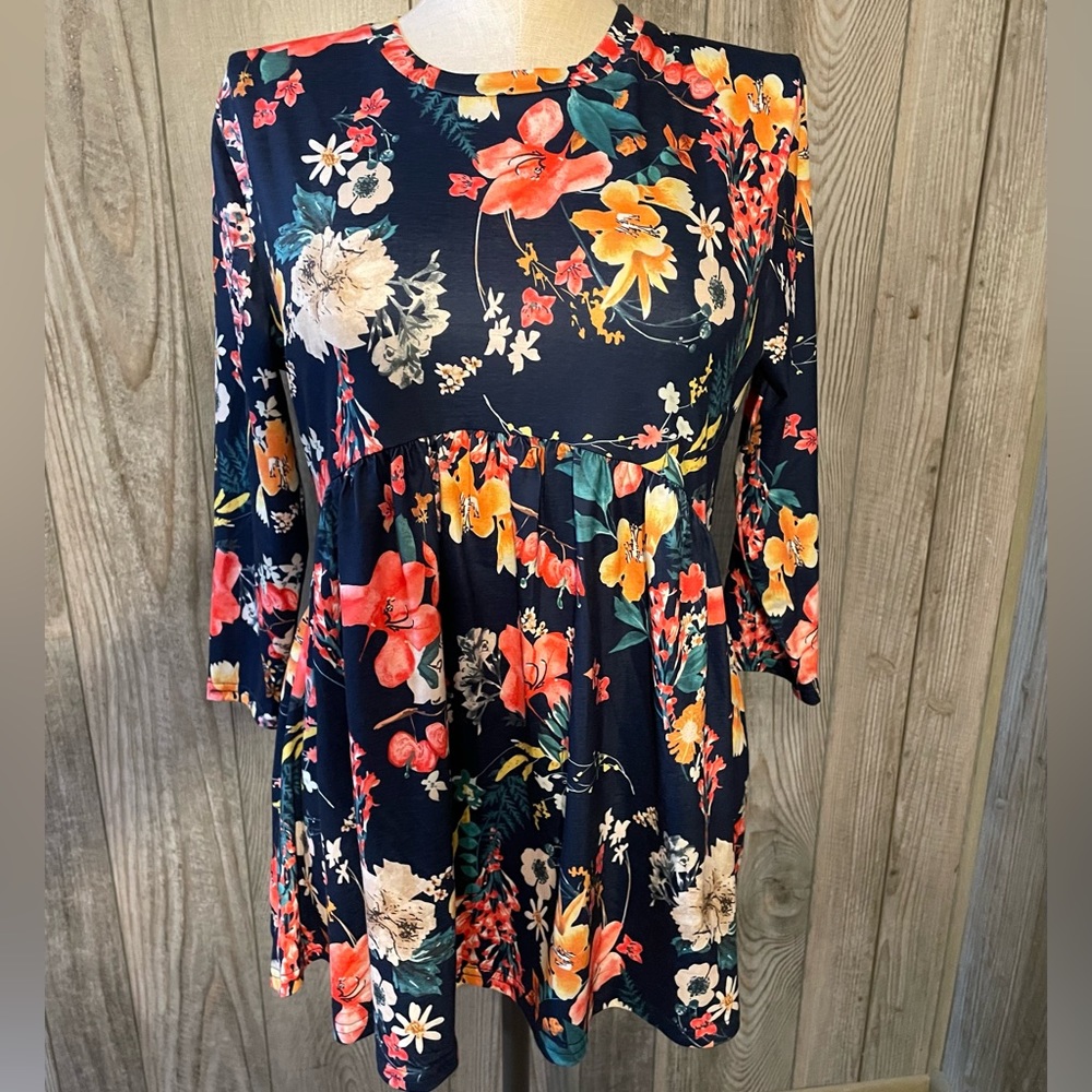 New with tags, women’s 3/4 quarters sleeve top